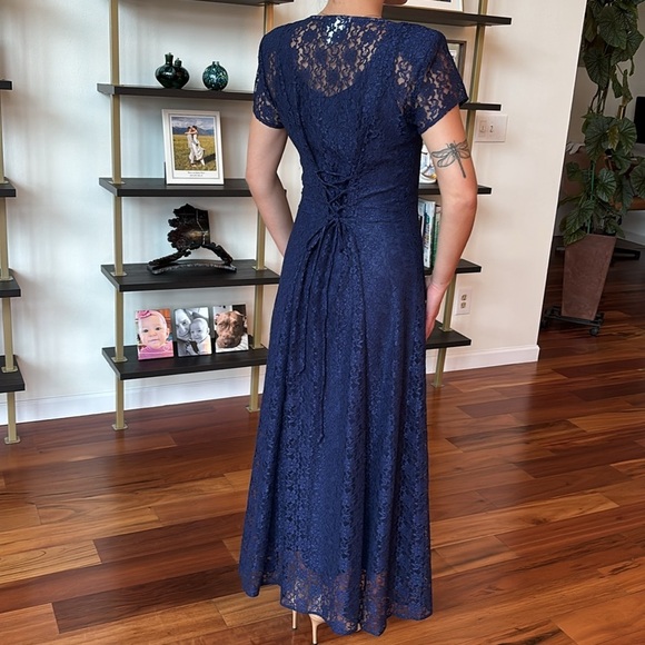 Vintage lace dress - Picture 12 of 12